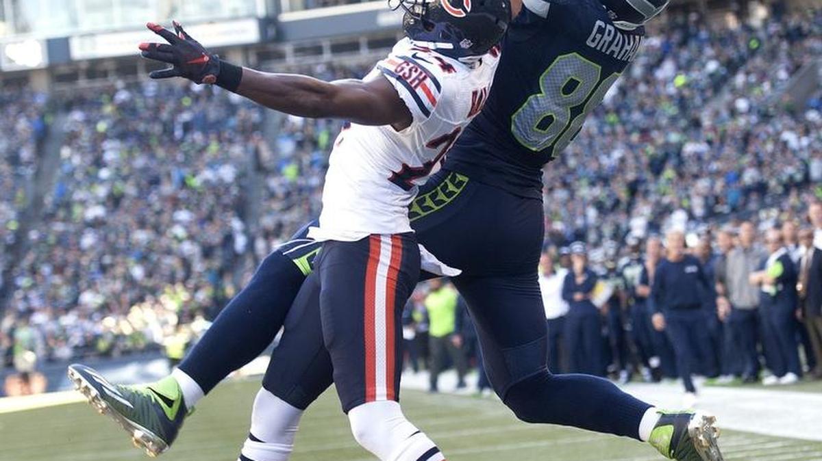 
This pass breakup late in the first half by Chicago’s Alan Ball on Seahawks tight end Jimmy Graham is an example of the ongoing learning and “Don’t matter” mentality between Graham and quarterback Russell Wilson.
