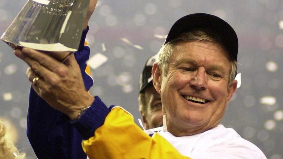 Then-St. Louis head coach Dick Vermeil was Dana LeDuc’s boss for just one season -- this 1999 one in which the Rams beat Tennessee to win the Super Bowl. LeDuc, the Seahawks’ strength and conditioning coach under Dennis Erickson from 1995-98, hosted Vermeil last weekend at LeDuc’s charity golf tournament benefiting youth sports in Gray Harbor County.