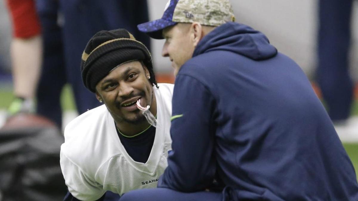 Seahawks running back Marshawn Lynch, here talking to offensive coordinator Darrell Bevell before practice Wednesday, practiced fully for the second straight day Thursday. That reinforces the belief he will start and be “full go” Sunday in the playoff opener at Minnesota.