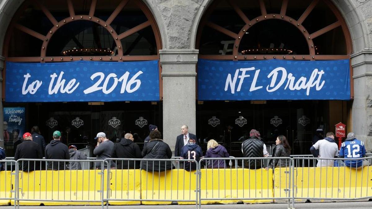 Fans waif for the second and third rounds of the 2016 NFL football draft at Auditorium Theater of Roosevelt University, Friday in Chicago.