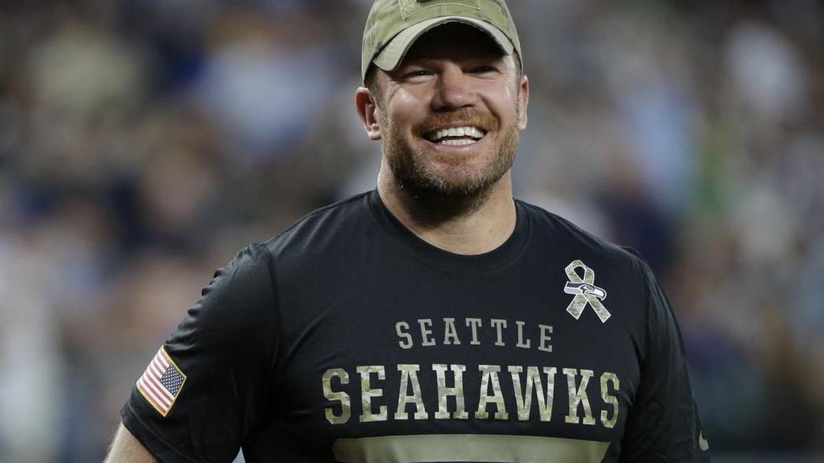The Seahawks continue to churn through long snappers. The guy who until last week had the job, Clint Gresham, wants the team to bring back this man for a second chance at snapping for Seattle’s kicks: popular former U.S. Army Green Beret Nate Boyer.