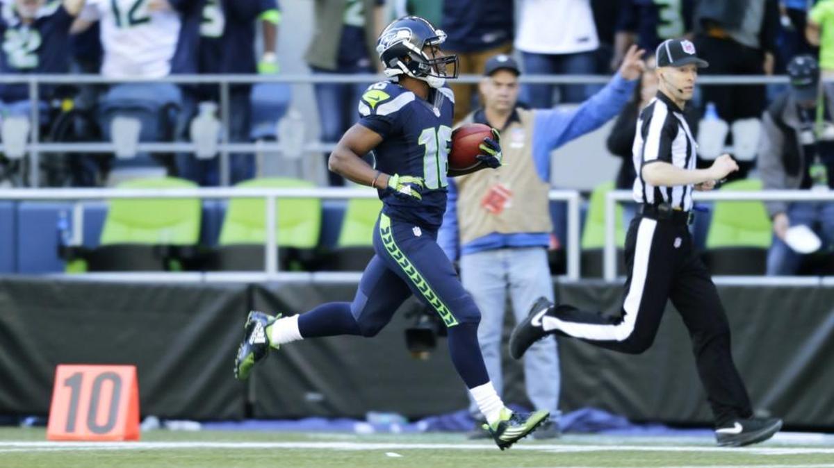
Seattle Seahawks wide receiver Tyler Lockett returns a Chicago Bears kickoff 105 yards for a touchdown in the second half of an NFL football game, Sunday, Sept. 27, 2015, in Seattle.
