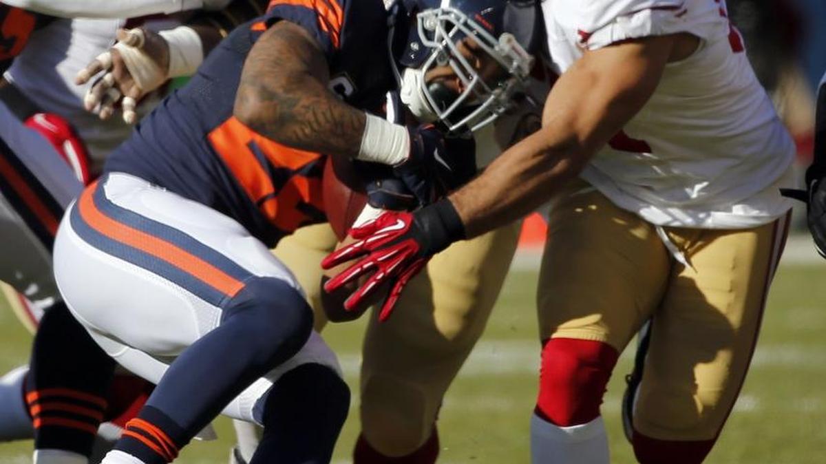 Ian Rapoport of the league-owned NFL Network reported Thursday night former San Francisco starting inside linebacker Michael Wilhoite (57) has agreed to sign with the Seahawks.