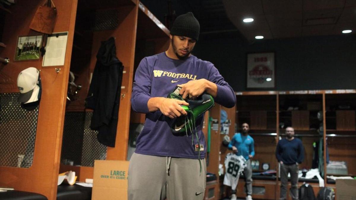 Lakewood native Jermaine Kearse, the former Lakes High School star and Washington Huskies standout, packing Monday in the Seahawks’ locker room. The wide receiver is due to become an unrestricted free agent in March.