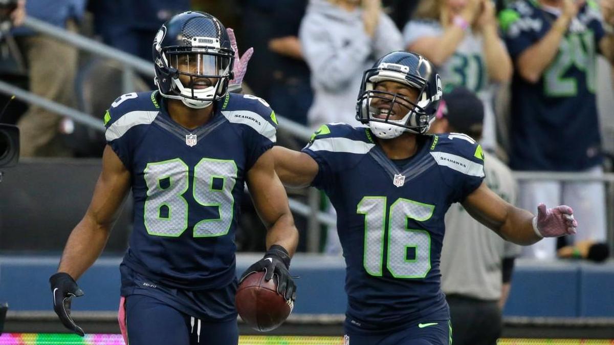 
Seattle Seahawks wide receiver Doug Baldwin (89) is greeted by wide receiver Tyler Lockett (16), after Baldwin scored a touchdown in the first half of an NFL football game against the Detroit Lions, Monday, Oct. 5, 2015, in Seattle.
