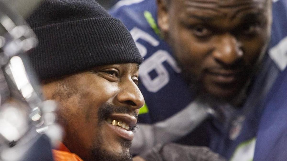 Retired running back Marshawn Lynch meets with his former Seahawks teammates on Seattle’s sideline during the Dec. 4 game against Carolina at CenturyLink Field. Friday brought rumors and reports Lynch’s hometown Oakland Raiders want him to come back and play for them.