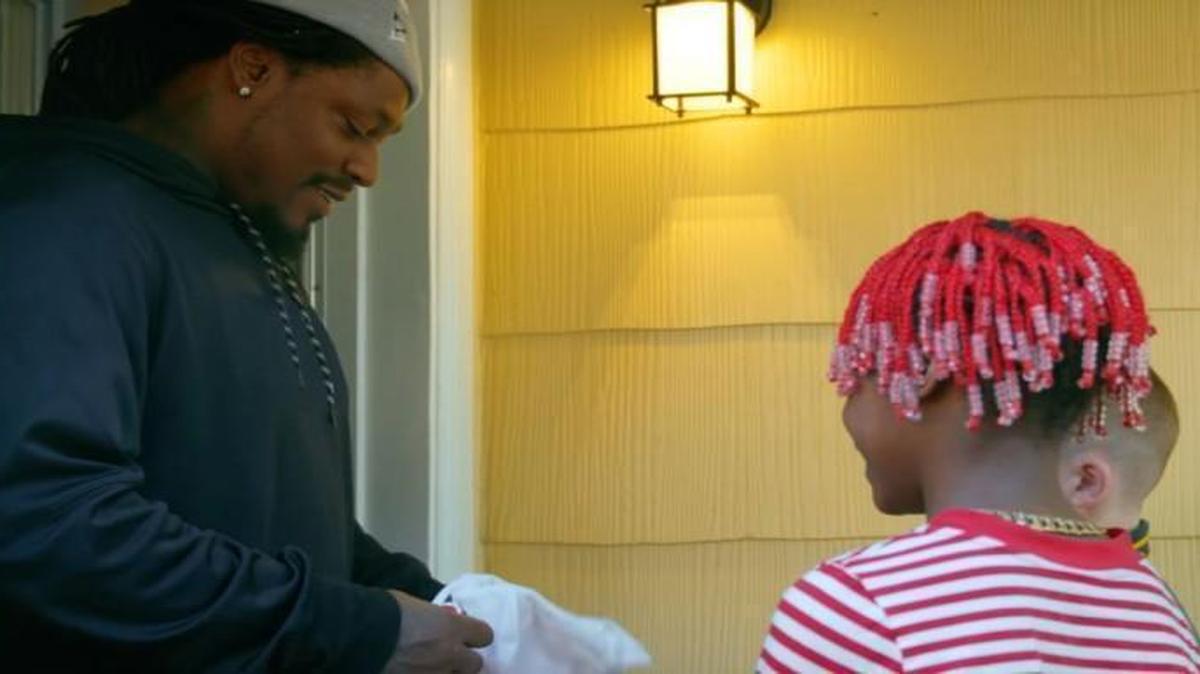 Former Seattle Seahawks running back Marshawn Lynch appears in latest Macklemore video.
