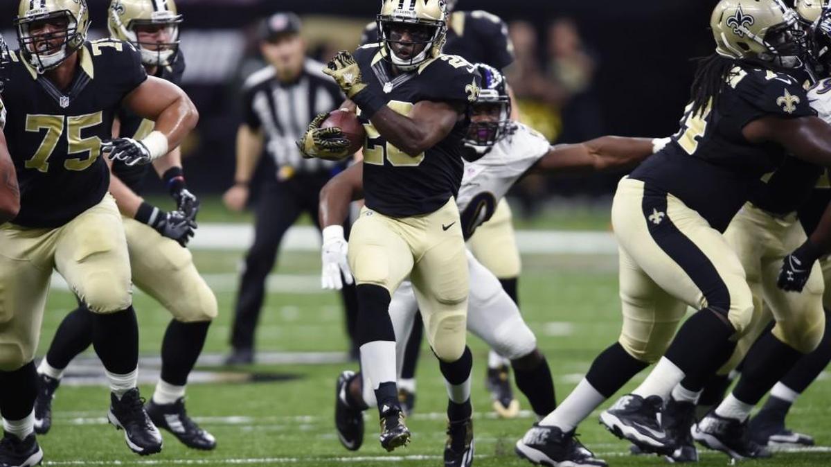 The Seahawks on Wednesday signed veteran running back C.J. Spiller, formerly of the New Orleans Saints and Buffalo Bills.