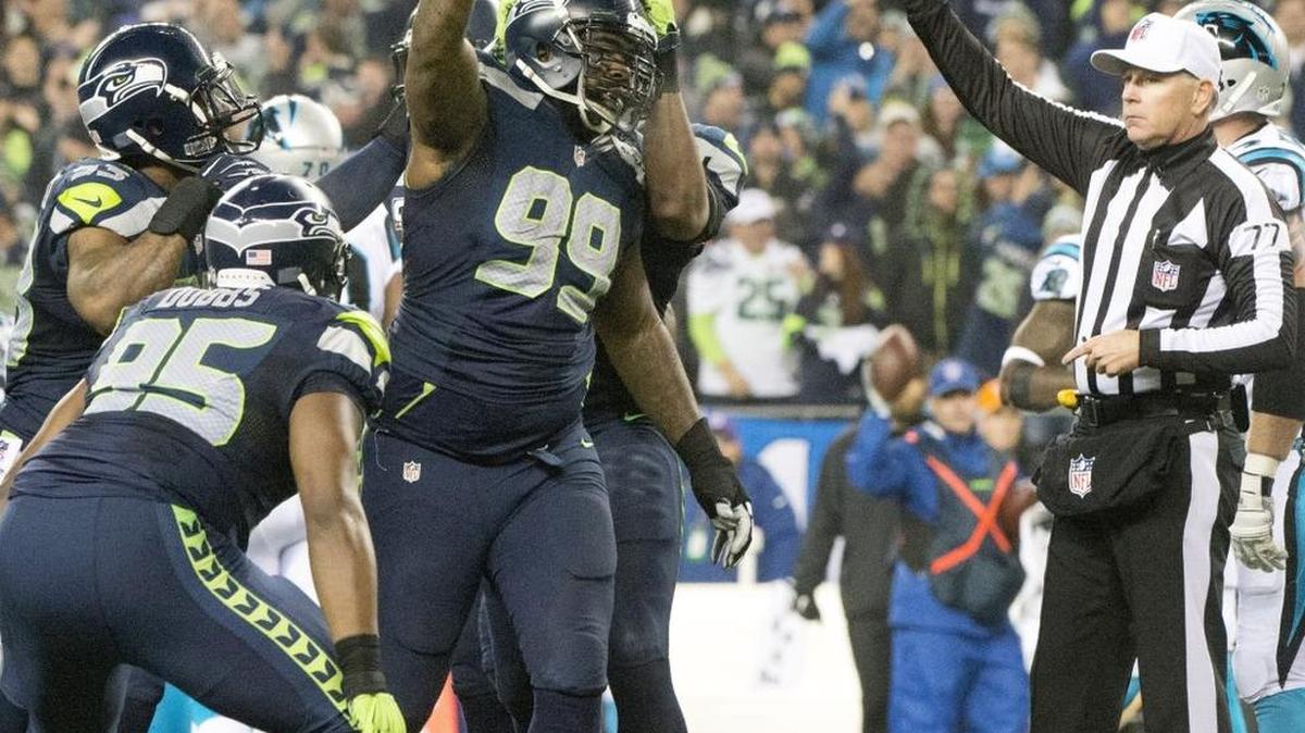 Tony McDaniel, here recovering a fumble in a playoff win over Carolina on Jan. 10, 2015, returned to the Seahawks Monday in the team’s latest, unusual way to sign a free agent.