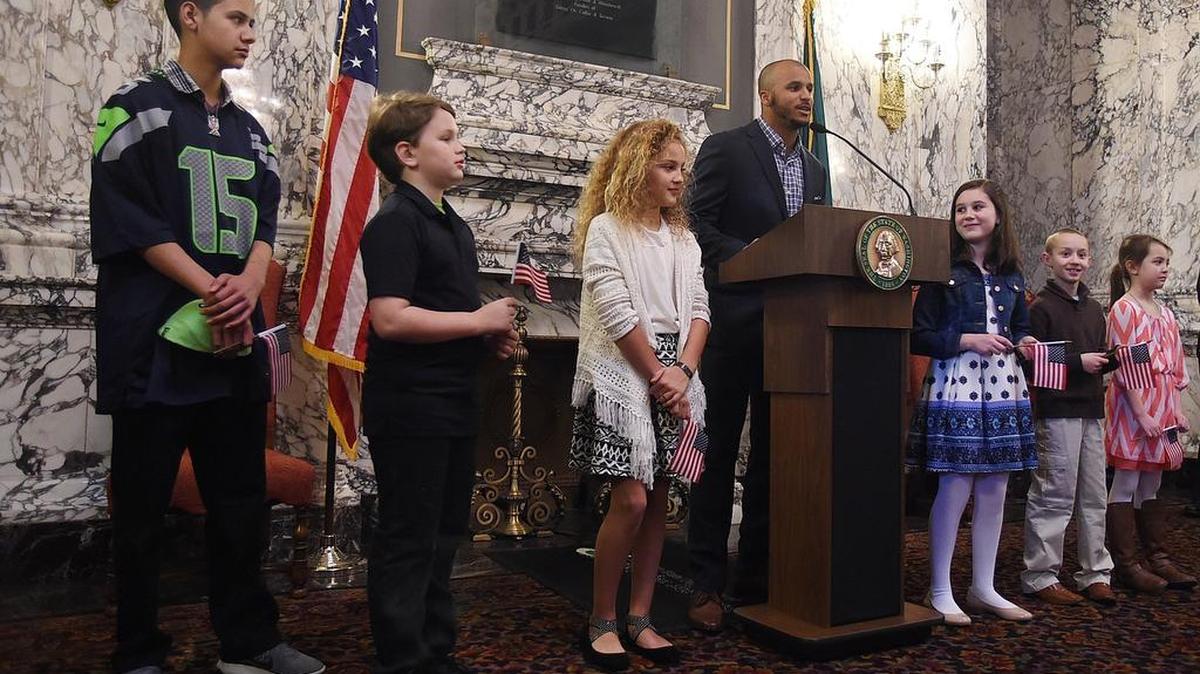 “Gold Star” children, survivors of fallen servicemembers, flank Seahawks wide receiver Jermaine Kearse Monday at the State Capitol in Olympia. Tuesday the former UW and Lakes High School star and son of a former Army sergeant at Fort Lewis was up I-5 in his Lakewood hometown for another event highlighting his 15 to 1 Jermaine Kearse Foundation to assist children in military families.