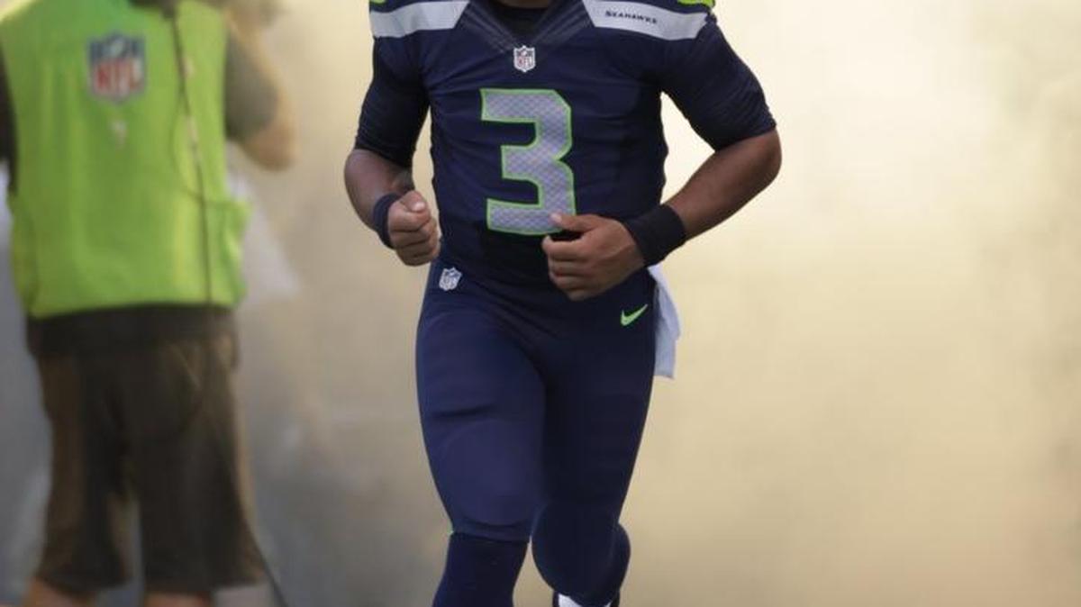 Russell Wilson flew a personal trainer up from Southern California to help him recover from a sprained ankle in time to start for the 76th consecutive time at quarterback for the Seahawks, on Sunday at Los Angeles.