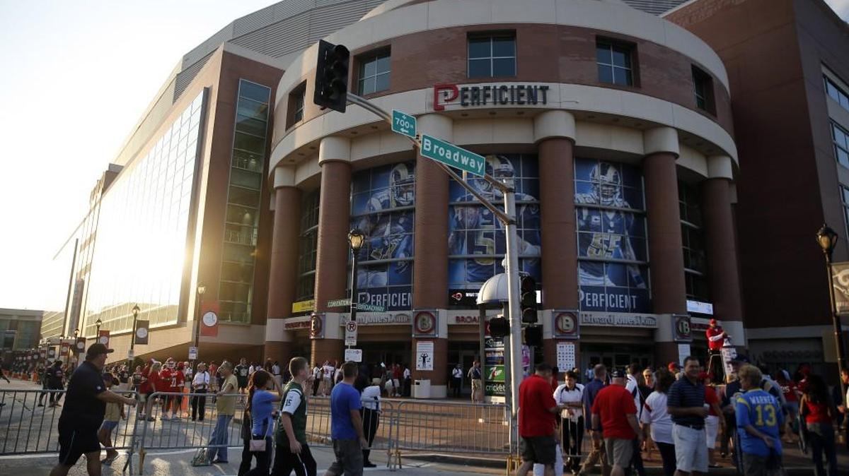 
Beautiful sunny St. Louis morning, but we are heading inside the dark Edward Jones Dome for the Seahawks’ opener against the Rams.
