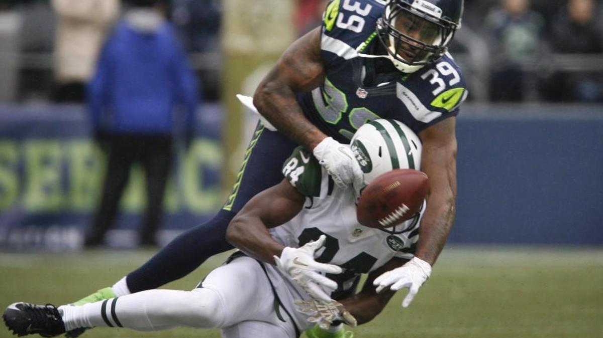 After spending seasons with New England and New Orleans, former Seahawks corner Brandon Browner re-signed with Seattle on Sunday.