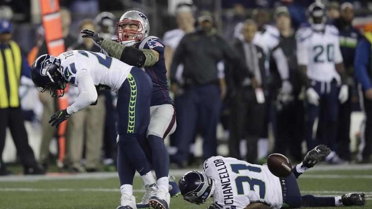 This is the end of the shoulder hit Seahawks safety Earl Thomas, left, delivered to the chest of Patriots tight end Rob Gronkowski during Seattle’s win at New England Sunday night. Gronkowski got a punctured lung -- and the tight end plus Patriots’ respect -- from it.