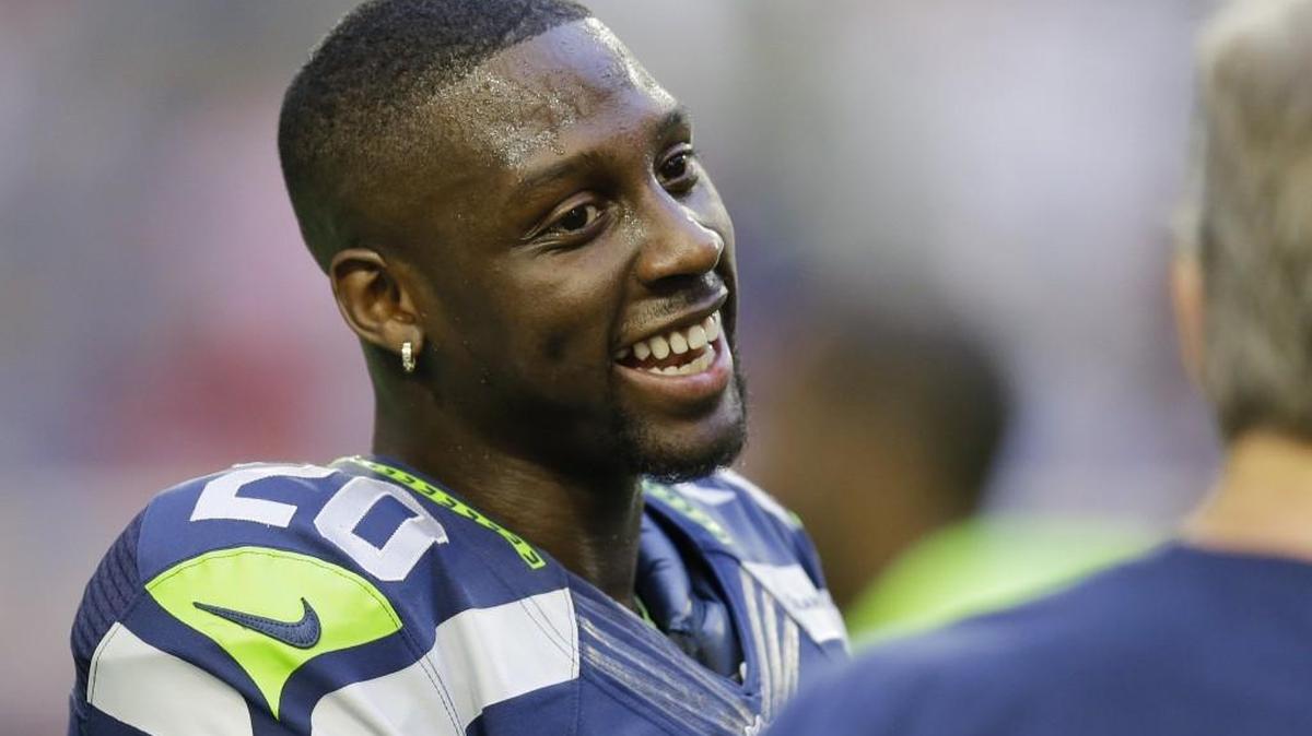 The Seahawks and Jeremy Lane are smiling over their second re-signing of a veteran free-agent starter. Lane reportedly joins defensive tackle Ahtyba Rubin in returning to Seattle with new contracts.