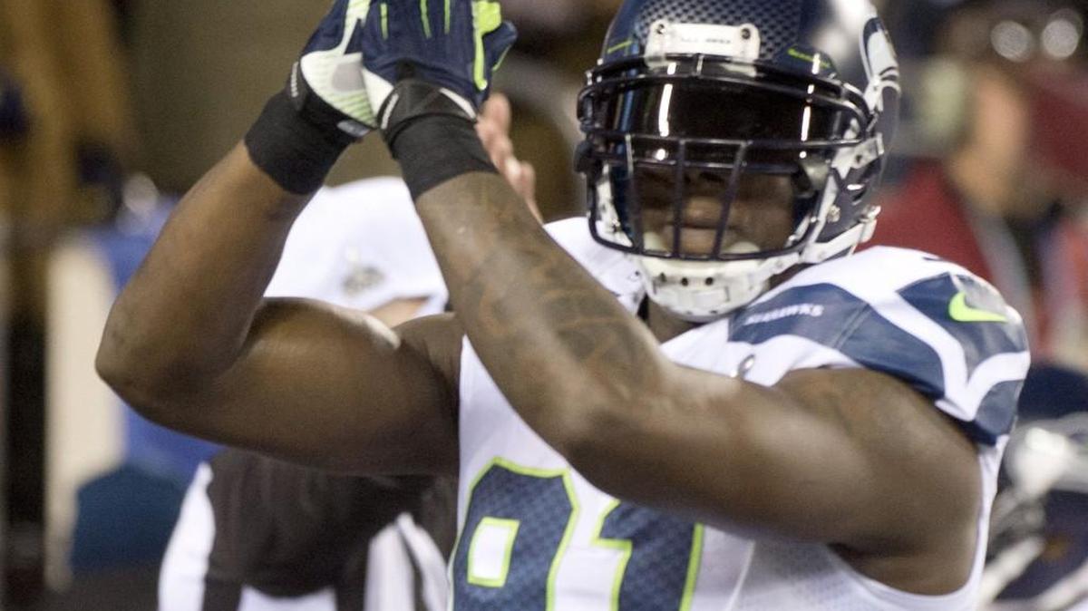 The Seahawks have brought back veteran defensive end Chris Clemons on a contract agreement. The 34-year old last played for them here in Super Bowl 48, when Seattle beat Denver for the NFL championship on Feb. 2, 2014.