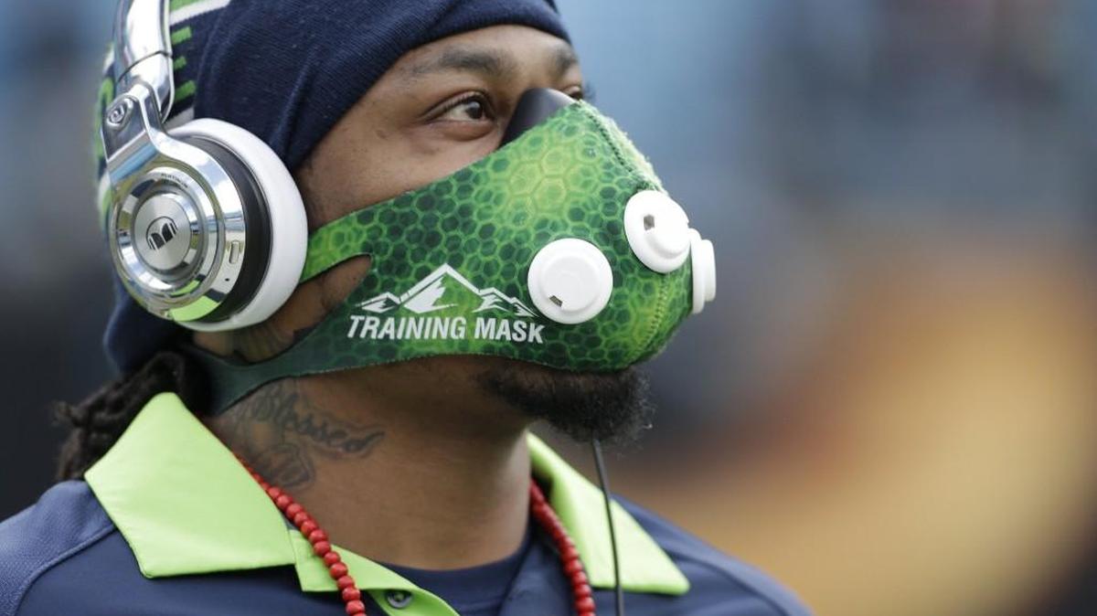 Seahawks running back Marshawn Lynch is going into entrepreneurial mode by opening a “Beast Mode” apparel store in Oakland and holding an online charity auction that went live on eBay Tuesday.
