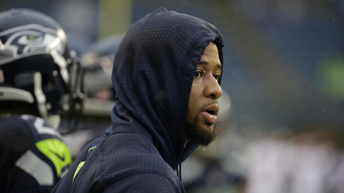 
Seattle’s Earl Thomas watches warmups before an exhibition game Friday. Thomas practiced Tuesday for the first time since undergoing shoulder surgery on Feb. 24.
