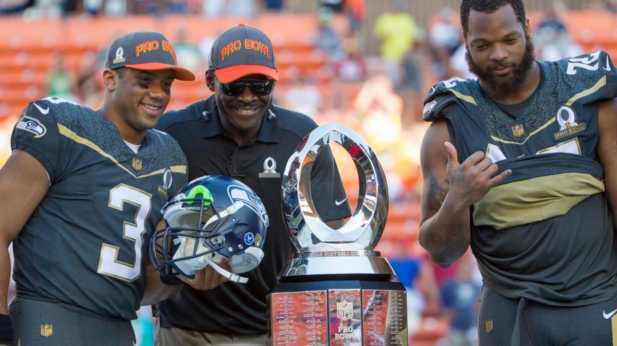 Seattle’s Russell Wilson, left and Michael Bennett, right, pose with Team Irvin captain Michael Irvin on Sunday after the Pro Bowl in Honolulu. Wilson was named offensive MVP and Bennett was defensive MVP. Team Irvin won 49-27.