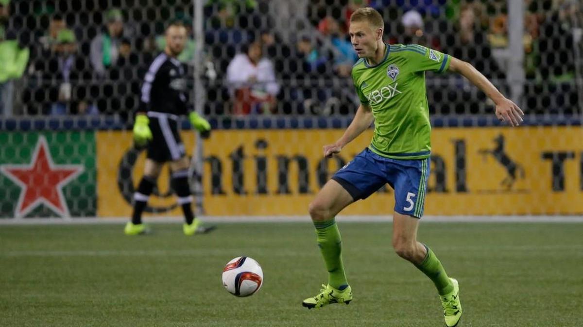 Midfielder Andy Rose, seen dribbling the ball in the playoffs against FC Dallas, joined England’s Coventry City on Wednesday after spending four years in Seattle.