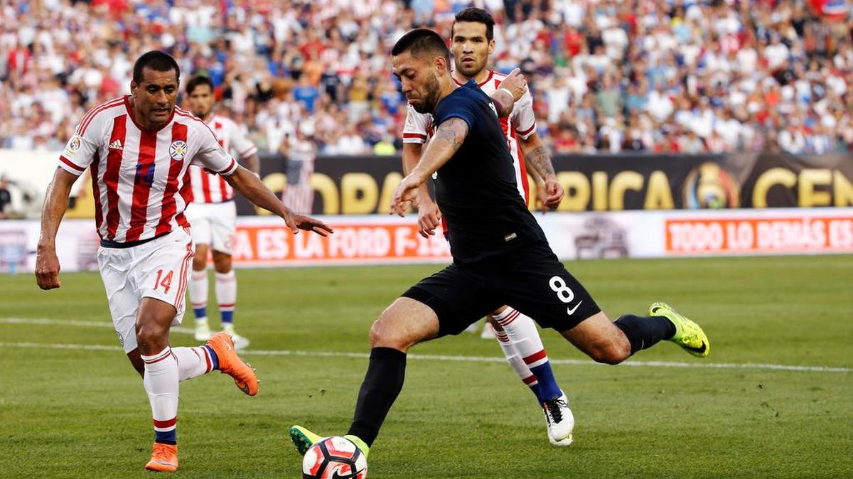 The United States’ Clint Dempsey, a Seattle Sounders star, dribbles during the first half against Paraguay on Saturday in Philadelphia.