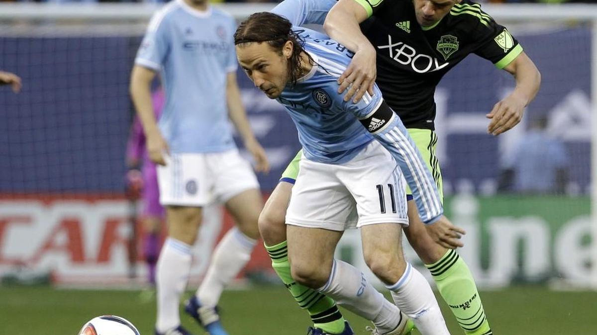 
Sounders midfielder Osvaldo Alonso, right, expects in two weeks to see his father for the first time since Alonso left Cuba in 2006. 
