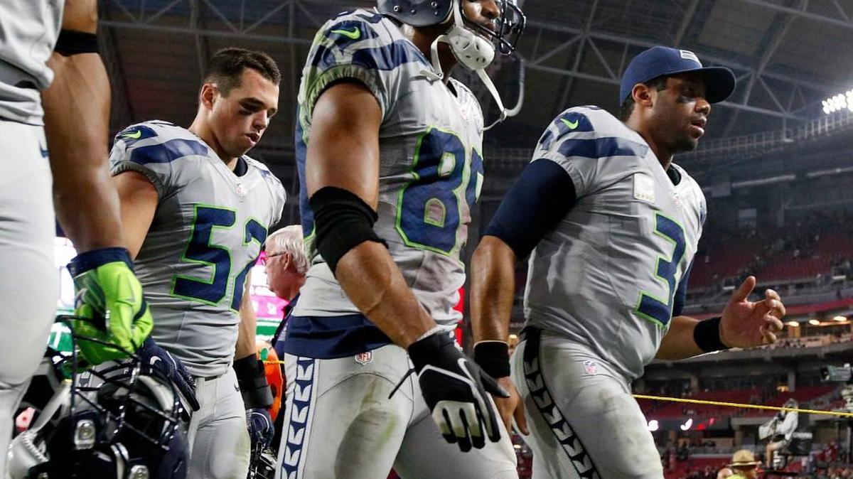 Seattle quarterback Russell Wilson (3), wide receiver Doug Baldwin (89) and middle linebacker Brock Coyle (52) leave the field Sunday in Glendale, Ariz., after playing the Cardinals to a 6-6 tie.