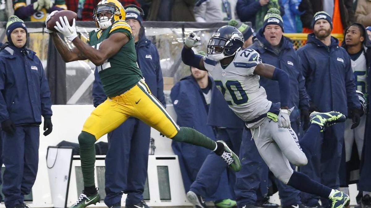 The Packers’ Davante Adams catches a TD pass in front of Jeremy Lane of the Seahawks on Dec. 11. Green Bay scored 38 points, hurting Seattle’s chances to repeat as the NFL team allowing the fewest points.