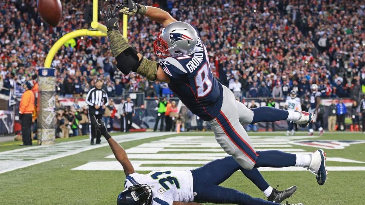 New England tight end Rob Gronkowski (87) can’t catch a pass in the end zone over Seattle safety Kam Chancellor (31) in the final moments Sunday in Foxborough, Mass. The Seahawks defeated the Patriots 31-24.