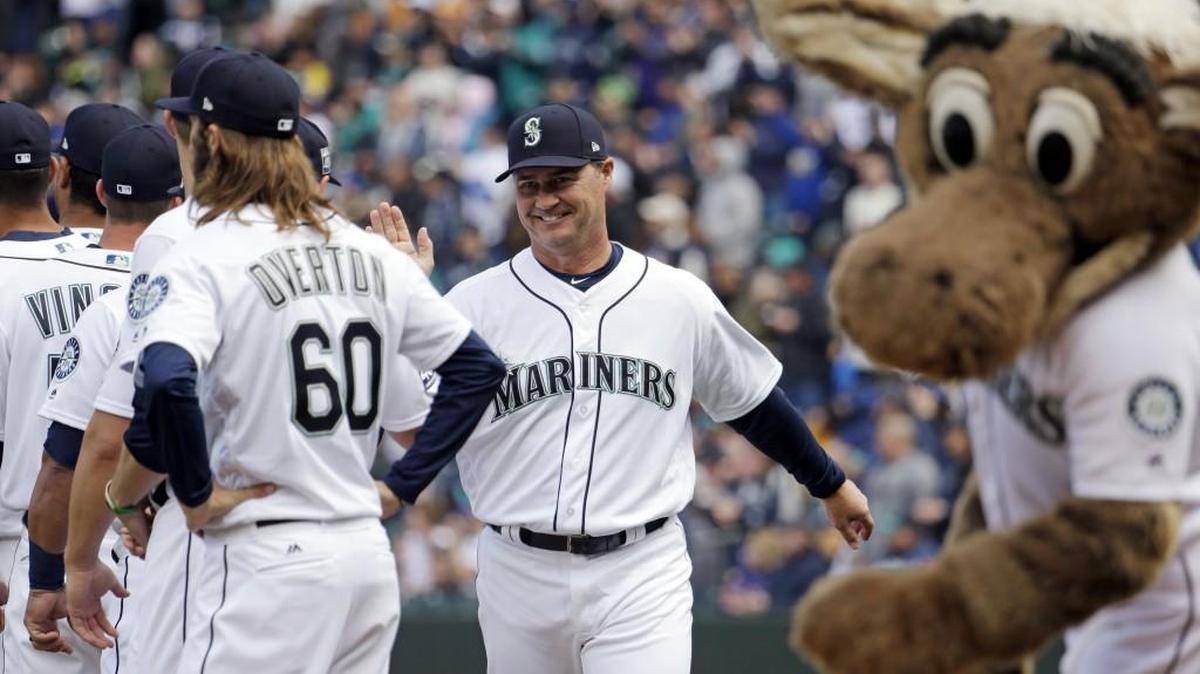 Seattle manager Scott Servais greets players before a baseball game between the Mariners and Houston Astros on Monday in Seattle. But a rough start has made smiles difficult to come by.