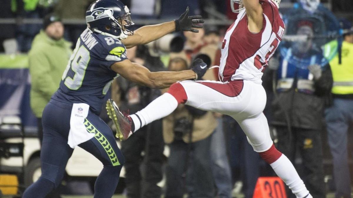 Arizona’s Tyrann Mathieu picks off a pass intended for Doug Baldwin.