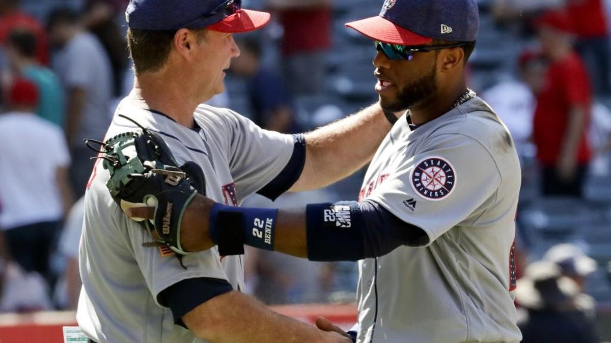 Mariners manager Scott Servais, left, and second baseman Robinson Cano celebrate a win over the Angels. Despite solid numbers, Cano won’t be playing in the All-Star Game this year.
