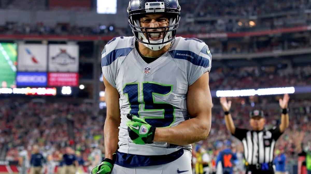 Seattle’s Jermaine Kearse, a former standout at Lakes High and UW, celebrates his 24-yard touchdown reception in the first half against Arizona on Sunday. The Seahawks will need to keep winning on the road.