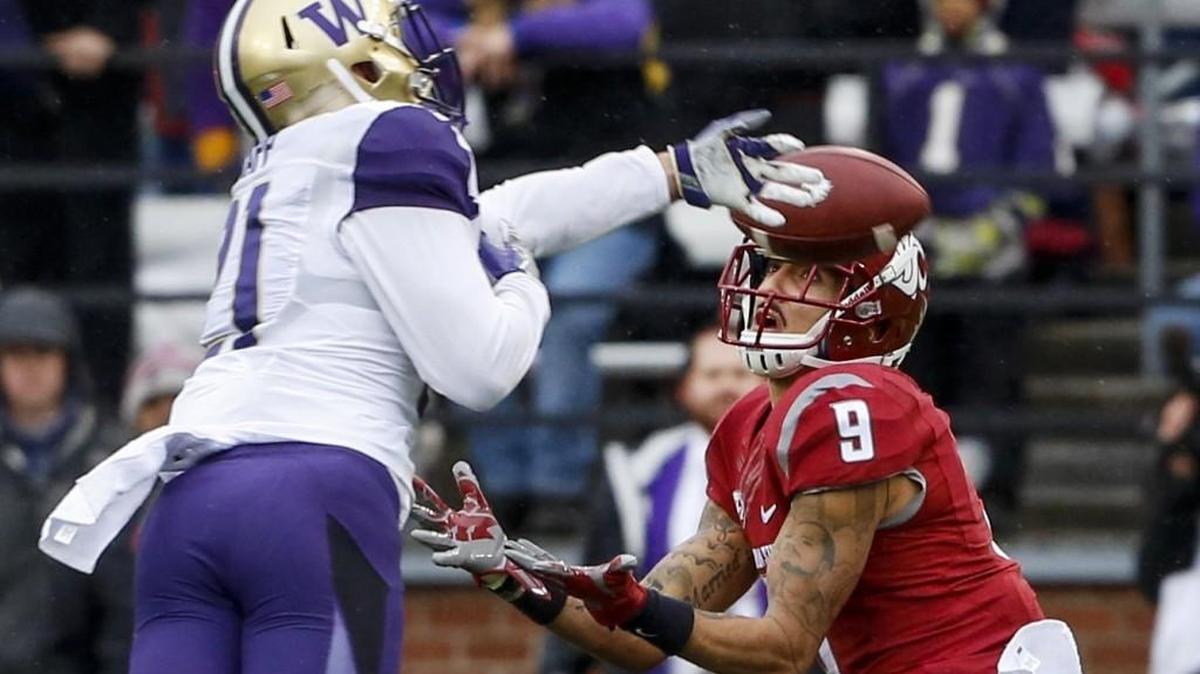 Washington defensive back Taylor Rapp, left, breaks up a pass intended for Washington State wide receiver Gabe Marks during the second quarter.