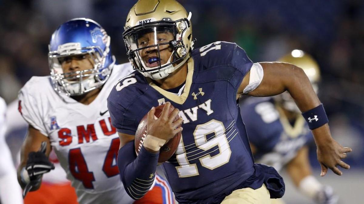 Navy quarterback Keenan Reynolds (19) rushes the ball for a touchdown past SMU linebacker Jackson Mitchell in during Navy’s 55-14 win in November.
