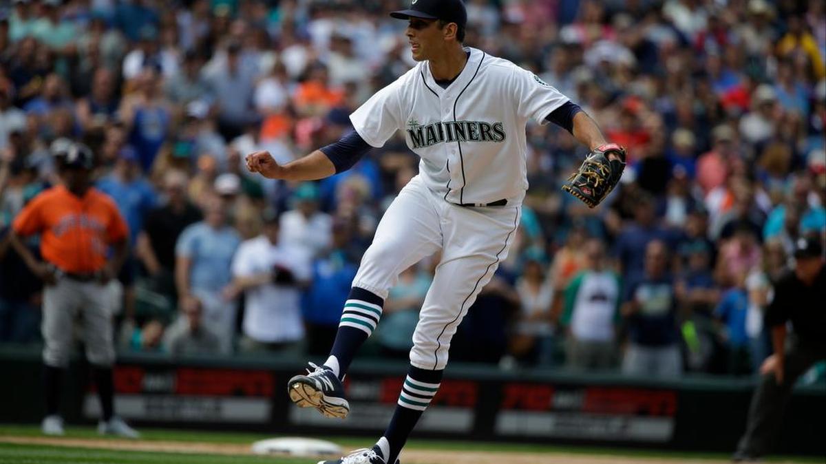 Seattle closer Steve Cishek struck out the final two Houston batters with the tying run on third base Saturday. “He made great pitches,” Mariners manager Scott Servais said.