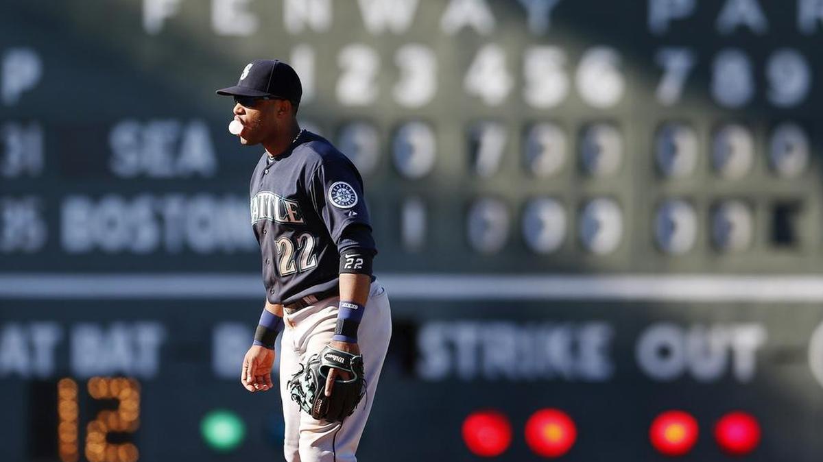 Seattle’s Robinson Cano says he never had a problem with Boston’s fans when he played for the Yankees: “The only time something happened was when a guy came onto the field, grabbed my hat, and ran away.”