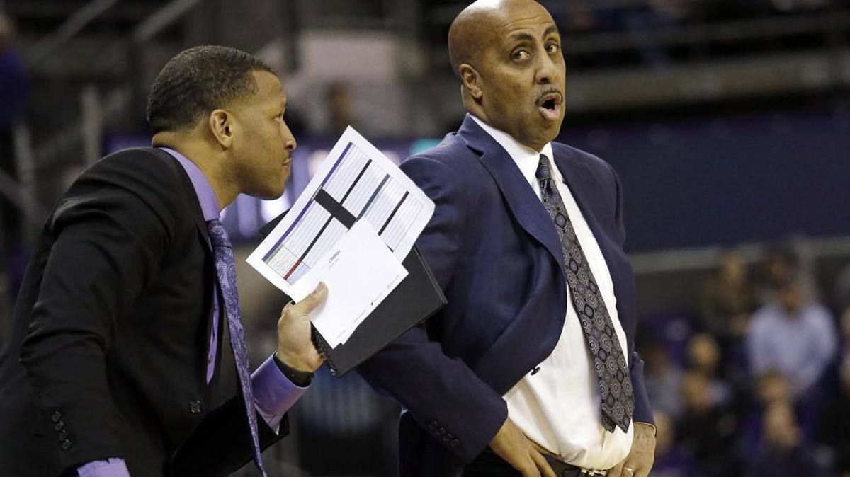 Washington head coach Lorenzo Romar, right, turns toward assistant coach Will Conroy against Oregon in the first half of an NCAA college basketball game Wednesday, Jan. 4, 2017, in Seattle. (AP Photo/Elaine Thompson)