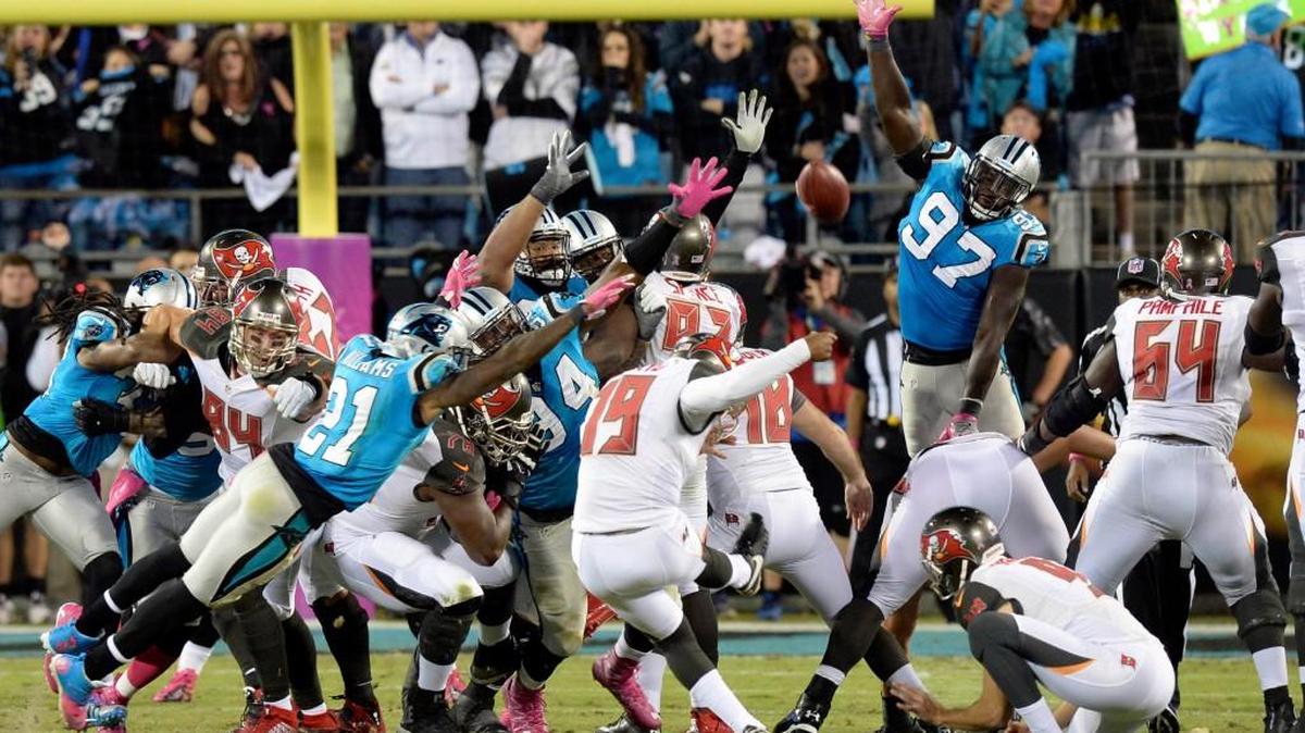 Tampa Bay kicker Roberto Aguayo (19) hits the game-winning field goal against Carolina during Monday night’s game.