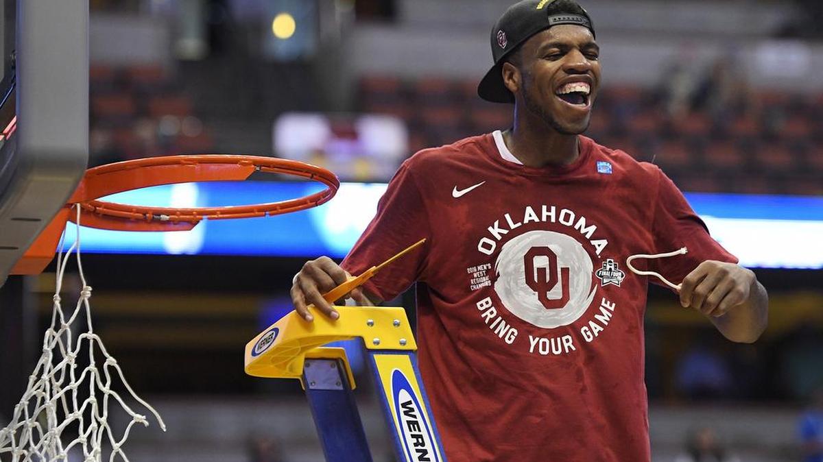 Oklahoma’s Buddy Hield is second in the nation in scoring and averaging 29.3 points in the NCAA Tournament heading into the national semifinal Saturday against Villanova.